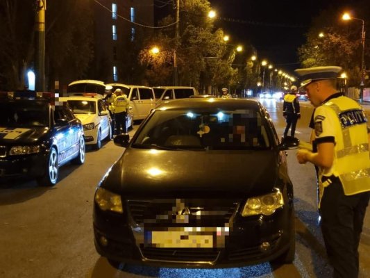 Poliția în alertă! Doi indivizi, într-o mașină neagră, ar acosta minore