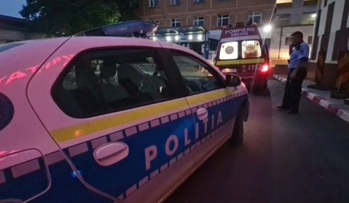 O mașină a intrat într-un stâlp pe Mircea cel Bătrân 