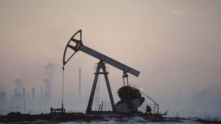 Producţia de ţiţei a României în continuă scădere. Este consecinţa declinului natural