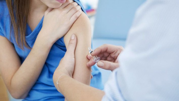 Vaccinuri anticovid: un studiu francez indică un risc de tulburări menstruale