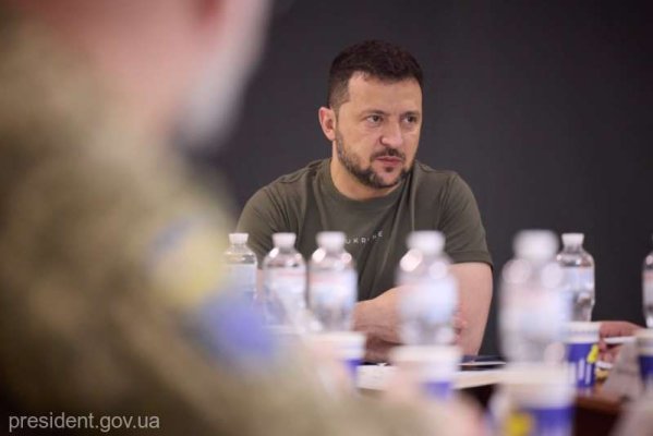 Zelenski, aflat în vizită la Dnipro, aproape de linia frontului, discută despre mersul contraofensivei
