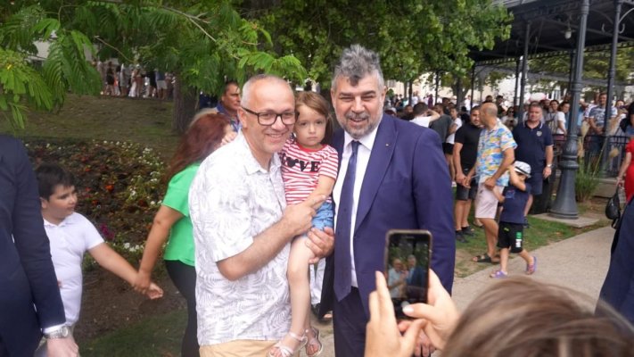 Marcel Ciolacu, vedetă pe litoral: a făcut furori printre oamenii prezenți la Ziua Marinei