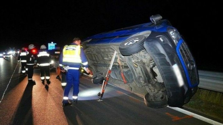 Accident mortal în Ungaria. Un microbuz românesc a intrat într-un parapet