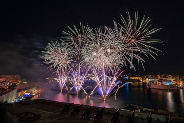 Artificii şi drone cu lumini şi efecte pirotehnice, în premieră națională, de Ziua Marinei
