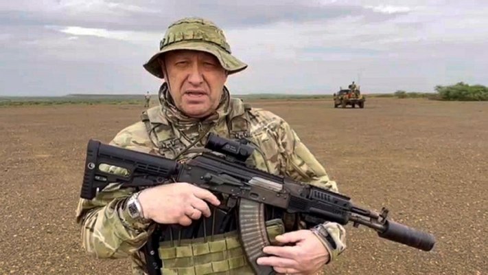 Admiratorii din Sankt Petersburg îl omagiază pe Evgheni Prigojin
