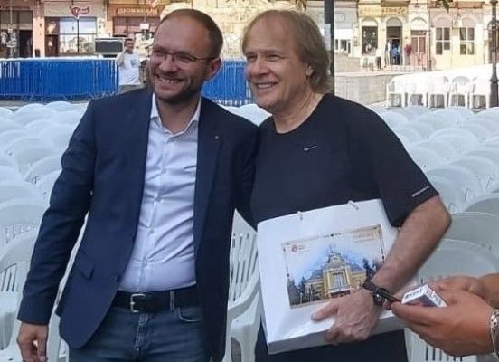 Renumitul compozitor Richard Clayderman a primit o diplomă de excelenţă pentru întreaga activitate
