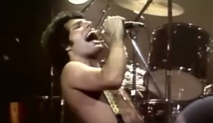 Un mare hit al trupei Queen, victima „noii politici corecte“