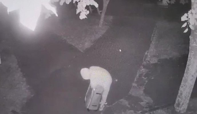 Criminala de la Mangalia, surprinsă pe camerele de supraveghere în timp ce căra cadavrul prietenei sale! Video