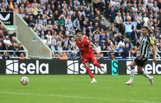 Fotbal - Campionatul Angliei: Liverpool, în inferioritate numerică, victorie la Newcastle în derby-ul etapei