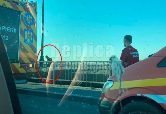 Alertă! Un bărbat amenință că se aruncă de pe podul de la Năvodari!