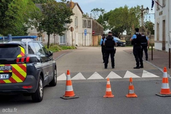  Trei morţi în urma prăbuşirii unui avion în vestul Franţei