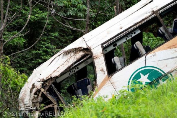 Mexic: Cel puţin 17 morţi într-un accident de autobuz cu migranţi la bord