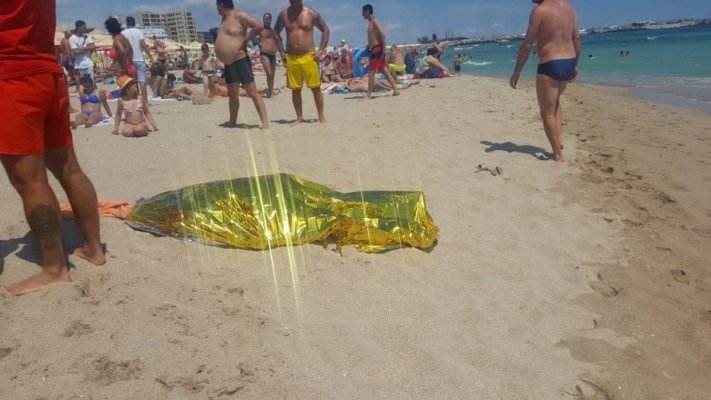 Bărbatul dispărut în mare, la Costinești, scos la mal de valuri ... mort