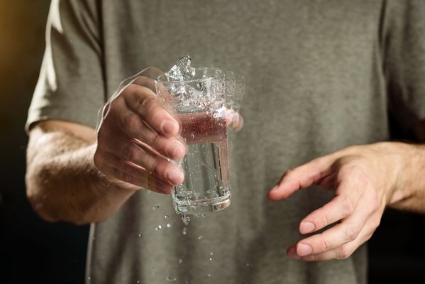 Acest simptom banal trădează o posibilă apariție a bolii Parkinson