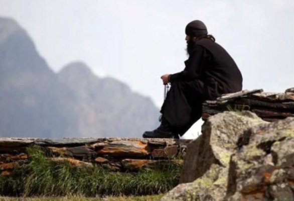 Bătaie între călugări la Muntele Athos. Un monah român a fost reținut 