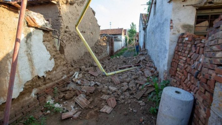 Cutremur puternic în China: Zeci de persoane au fost rănite, iar 100 de clădiri s-au prăbușit