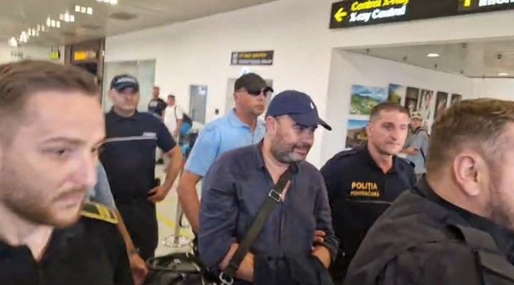 Darius Vâlcov a ajuns în țară: îmbrânceli pe aeroport. Video