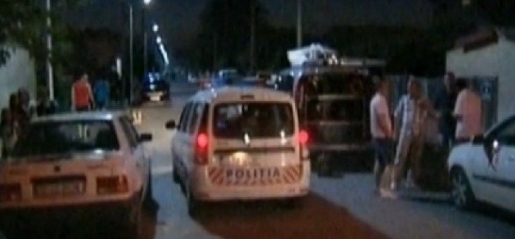 Un proxenet din Techirghiol a devastat un bar, apoi a mimat un act sexual în mijlocul orașului