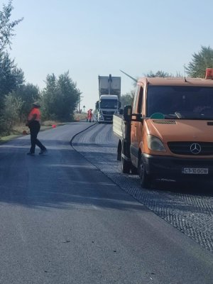 Continuă lucrările de reabilitare, modernizare și punere în siguranță a drumurilor județene