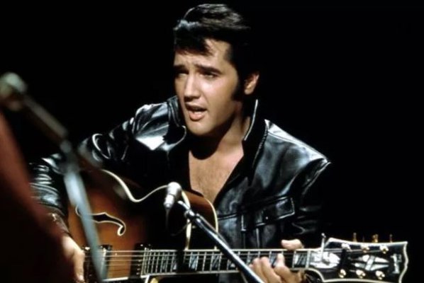 O haină purtată de Elvis Presley în ultimul an al vieții sale a fost vândută pe o sumă incredibilă
