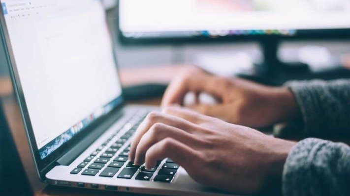 Avertisment pentru românii care fac cumpărături online de sărbători