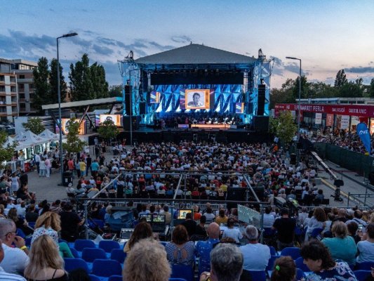 Atmosferă plină de emoție și entuziasm, în prima zi a Festivalului Național de Muzică Ușoară Mamaia
