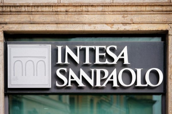 Banca românească First Bank a fost cumpărată de grupul italian Intesa