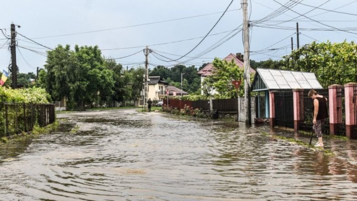 Pericol de inundații în mai multe zone din țară