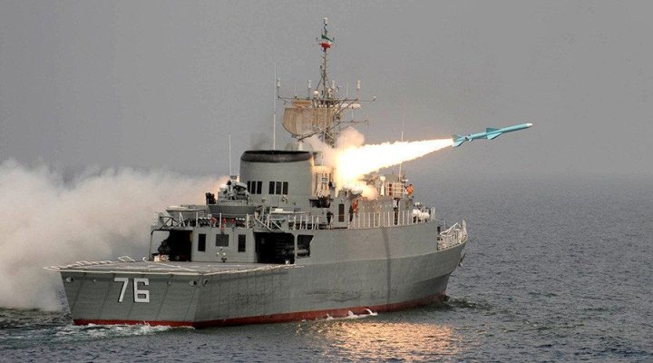 Iranul amenință SUA: forţele navale au fost echipate cu rachete şi drone 