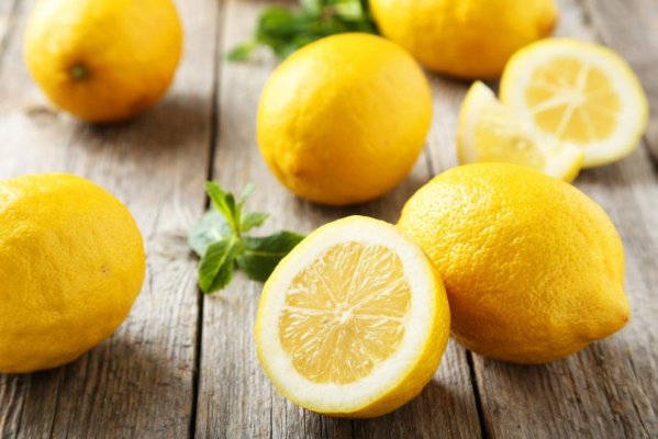 Motive să nu arunci cojile de lămâie: Sunt utile nu doar în alimentaţie