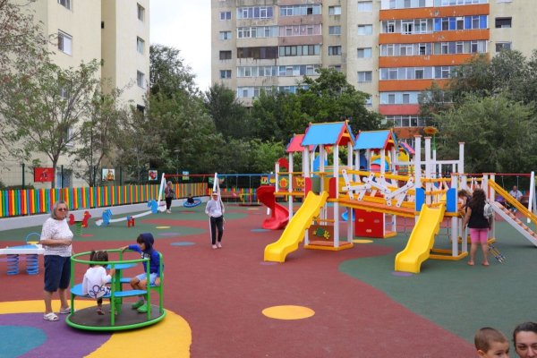Primăria Cernavodă continuă lucrările la locurile de joacă