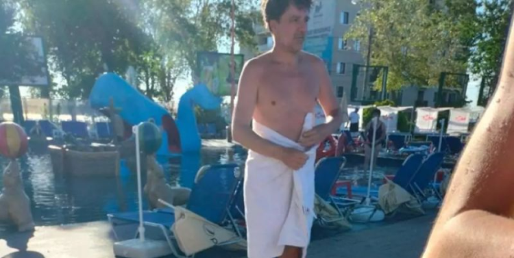 Nicușor Dan se distrează la mare în timp ce bucureștenii nu au apă caldă