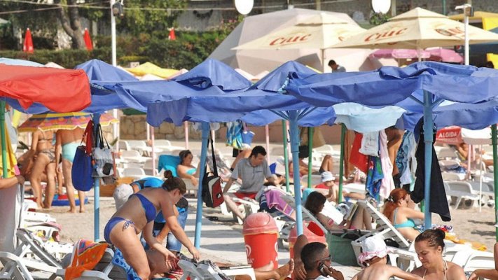 Și medicii din Bihor vin să se perfecționeze pe șezlongurile din Mamaia