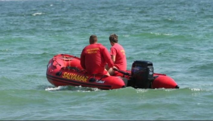 Trei persoane aflate pe o barcă în derivă, salvate de militarii ISU, la Vama Veche