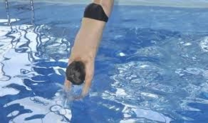 Durere în viața unei actrițe. A rămas fără soț după ce a sărit într-o piscină înghețată