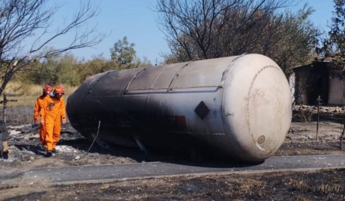 Alertă! Sunt scurgeri de gaze dintr-o cisternă, la locul exploziei de la Crevedia 