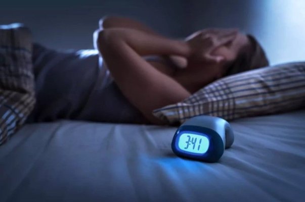 Cinci motive neașteptate pentru care insomniile sunt frecvente vara