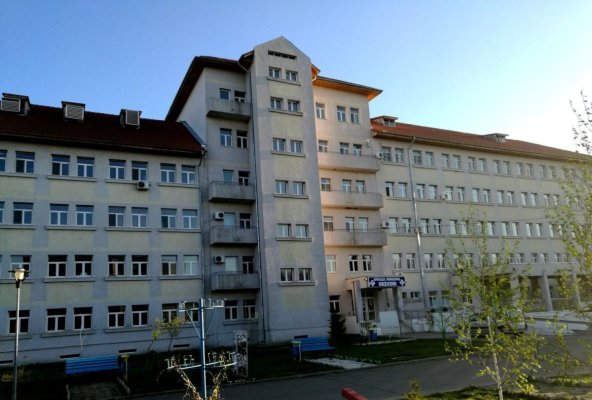 Nicio demisie la Spitalul din Urziceni, unde o femeie a născut pe trotuar și un bărbat cu dureri a fost trimis acasă și a murit