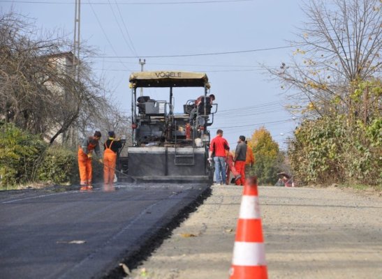 Continuă lucrările de reabilitare a străzilor din Tuzla