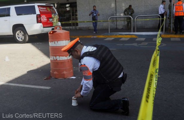 Mexic: Un poliţist şi un jurnalist ucişi într-un atac armat