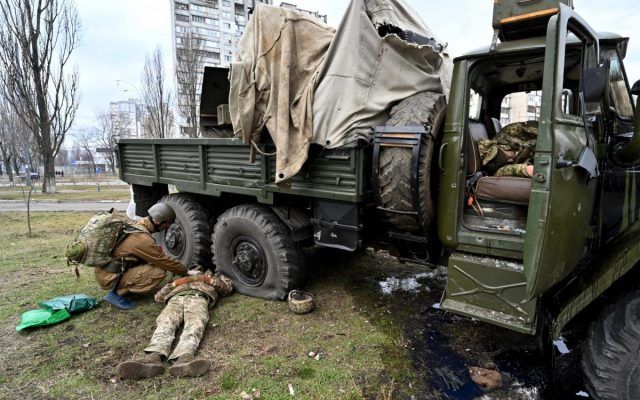 Niste soldati rusi aflati in misiune s-au oprit sa faca un gratar si sa bea ceva si au detonat din greseala o grenada 