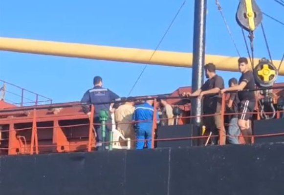 O navă ARSVOM a intervenit în portul Sulina, pentru salvarea unui marinar bolnav. Video