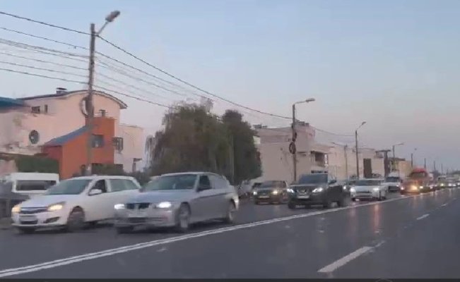 Atenție, șoferi! Aglomerație între Eforie Sud și Eforie Nord. Se circulă bară la bară