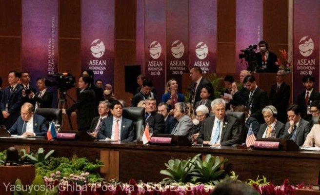 Lideri chinez, american şi rus, reuniţi în cadrul summitului ASEAN
