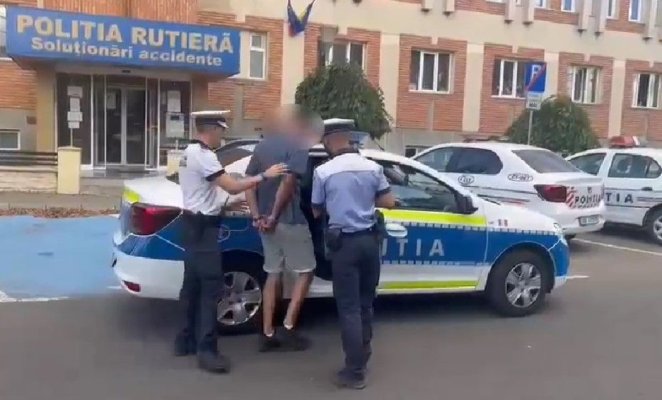 Un șofer băut a lovit un pieton, pe strada Mircea cel Bătrân, și a fugit. Video