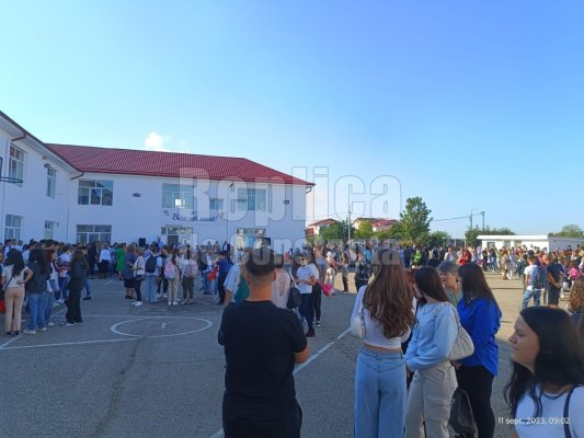 Aproximativ 2.700.000 de elevi şi preşcolari încep luni anul şcolar 2023-2024 