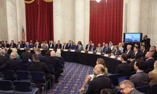 Musk şi Zuckerberg, aceeaşi opinie cu privire la necesitatea reglementării inteligenţei artificiale