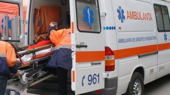 Un șofer a intrat cu mașina în gard, în localitatea Nuntași