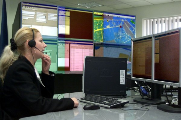 STS: Peste 3 milioane de apeluri în 3 luni, la 112, de la românii aflați în vacanţă