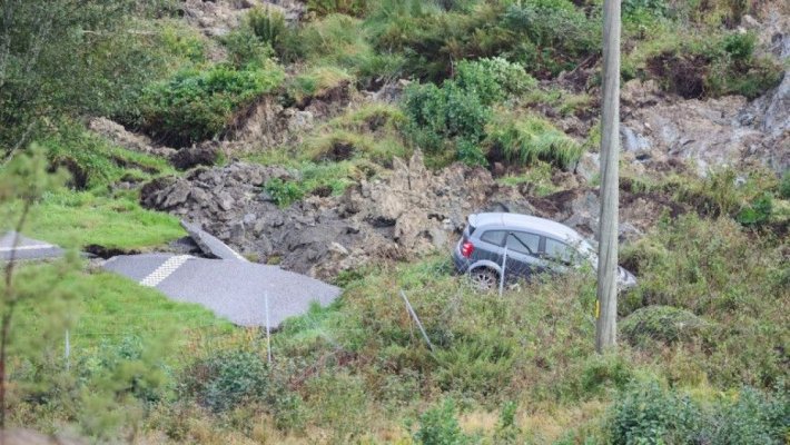 O autostradă din Suedia s-a prăbuşit pe o porţiune de 100 de metri. Mai multe mașini, avariate